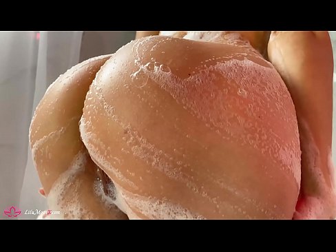 ❤️ 布鲁内特在淋浴时用振动器自慰阴部达到强烈的高潮 ❤️ Sex video ❌️