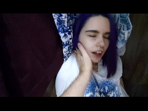 ❤️ 在衣柜里发现我的妹妹并帮助她射精 ❤️ Sex video ❌️
